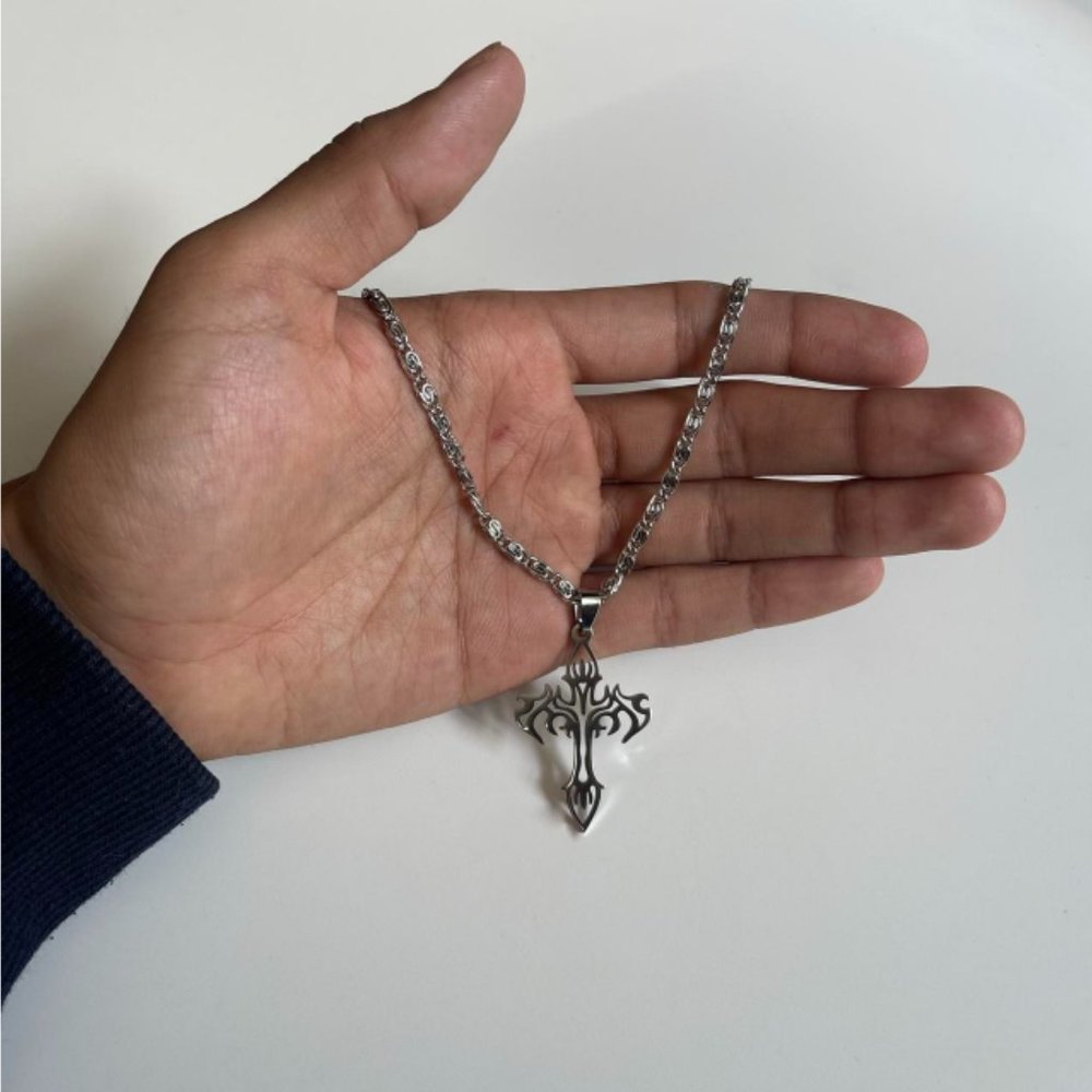 Y2K 2000s style heavy metal punk grunge emo cross pendant necklace - Picture 2 of 6